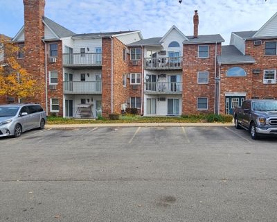 2 Bedroom 1BA 875 ft Condo For Sale in McHenry, IL