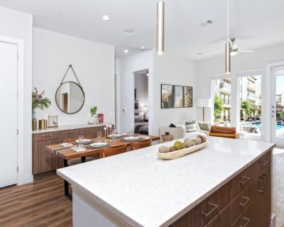 1 Bedroom 1BA 910 ft Pet-Friendly Condo For Rent in Plano, TX