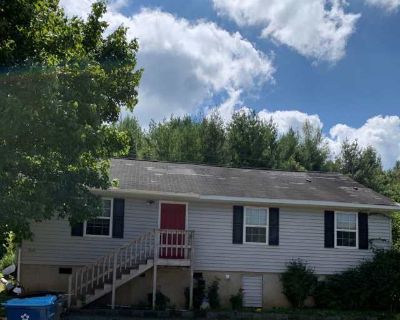 3 Bedroom 2BA 1100 ft Apartment For Rent in Boone, NC