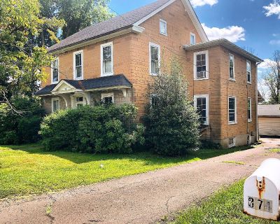 876 Main St. A charming 1 bedroom, two story unit in a duplex in Harleysville, minutes from the turnpike. This rental includes a 1 car garage,2 parking spaces in the driveway, a covered porch, a patio, and shared yard access. There is a bonus room that can be used as an office, work space, walk-in-closet, etc. No smoking and no dogs. Rent includes sewer, water, trash, and oil heat. Tenants pay ...