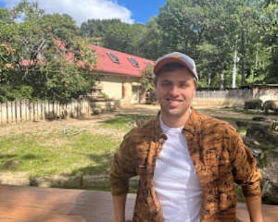 Non-smoker * Interested in teaming-up. Budget: $1,000 per month. Ready to move: February 15. Seeking a 12 months stay. Looking for myself. I m 25 years. I m a little Debbie distributor. I like fantasy football. I can clean and cook for myself.