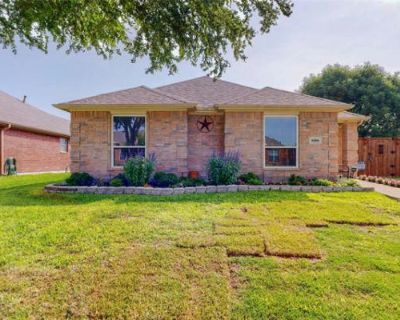 3 Bedroom 2BA 1539 ft Single Family Home For Sale in Rowlett, TX