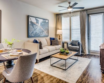 1 Bedroom 1BA 880 ft Pet-Friendly Condo For Rent in Plano, TX