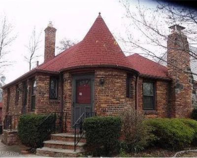 3 Bedroom 1BA 1611 ft Single Family House For Sale in Cleveland, OH