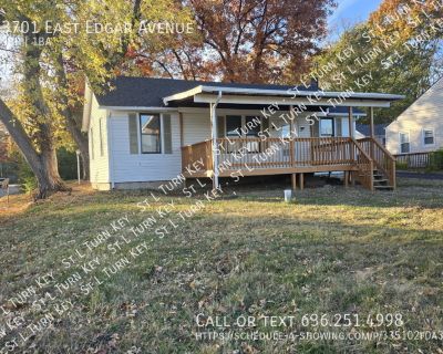 3 Bedroom 1BA 960 ft Pet-Friendly Single-family home For Rent in St. Louis, MO