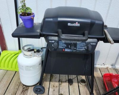 Char broil propane grill.
