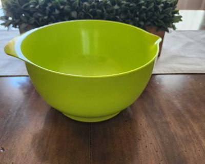 Mixing bowl with rubber gripping bottom