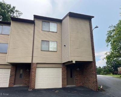 1 Bedroom 1BA 988 ft Condo For Sale in Akron, OH