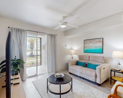2 Bedroom 2BA Pet-Friendly Condo Vacation Rental in Turtle Bay Beauty, Siesta Key,...