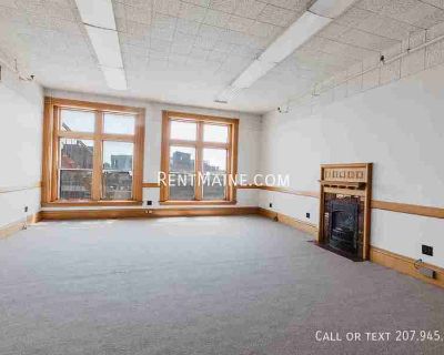 1BA 1100 ft Property For Rent in Bangor, ME