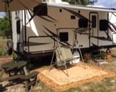 Beautiful serene country setting 1bedroom RV on 5 acres. 15 min from Mt. Dora - Eustis