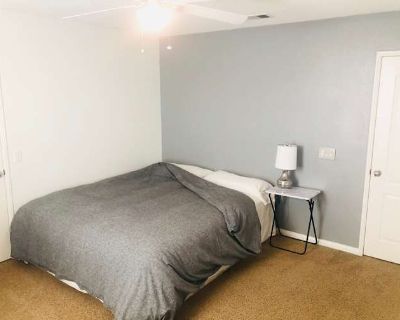 Private room with shared bathroom in a House with 1 roomie, Wildomar, CA 92595