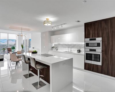 3 Bedroom 4BA 2204 ft Apartment For Rent in Miami, FL