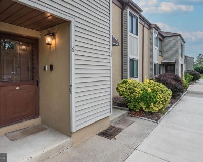 1 Bedroom 1BA 904 ft Condo For Sale in Marlton, NJ