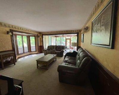 Private room with shared bathroom in a House with 1 roomie, Wildwood, MO 63038