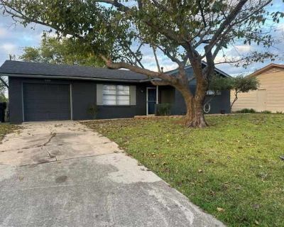 2 Bedroom 1BA 1500 ft Apartment For Rent in Greenville, TX