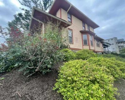 5 Bedroom 3BA 3800 ft Apartment For Rent in Bloomington, IN