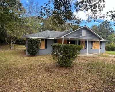 4 Bedroom 1BA 1200 ft Apartment For Rent in Macon, GA