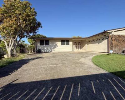 3 Bedroom 2BA 1762 ft Furnished Apartment For Rent in Aiea, HI