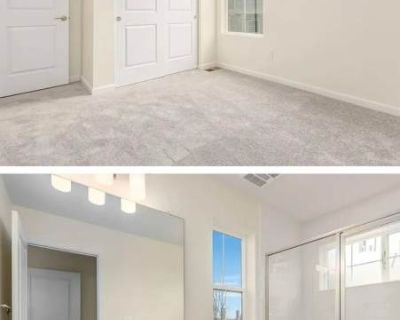 2 Bedroom 2.5BA 1447 ft Pet-Friendly Apartment For Rent in Aurora, CO