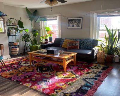 Lease term: Month to Month. $1300/month 1/2 Month Security Deposit. Furnished Rental. Fully Furnished Utilities Included Cat Friendly Rooftop Terrace with Outdoor Furniture Looking for a hassle-free, move-in-ready home in one of Philadelphias most vibrant neighborhoods? This bright and stylish 1-bedroom apartment in Fishtown is available for a full 5-month sublet Nov 18 to Apr 18. Tenants able ...