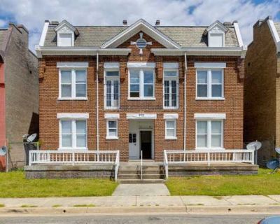 202 Wellford Street. Apt B. A city with dynamic culture and history, Richmond has lots to offer in arts and architecture. Patio / balcony Hardwood floors Recently renovated Air conditioning Range Oven Unit Amenities air conditioning hardwood floors oven patio / balcony range refrigerator recently renovated. 3 Bedroom. 1 Bathroom. 1263 ft