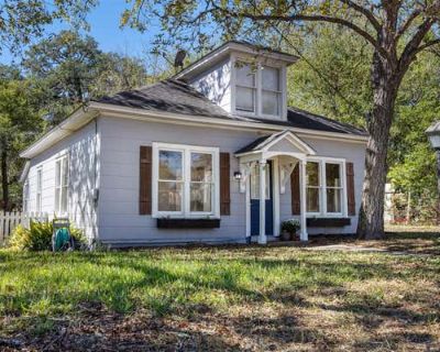 3 Bedroom 2BA 1318 ft Single Family Home For Sale in LA GRANGE, TX