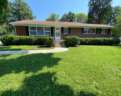 3 Bedroom 2.5BA 1158 ft Pet-Friendly Apartment For Rent in Graham, NC