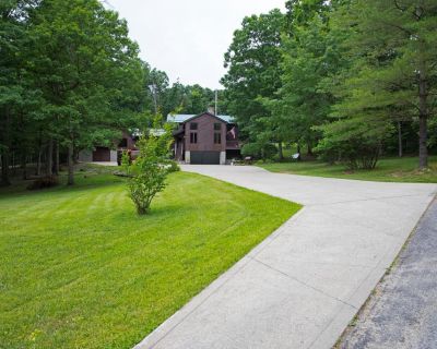 5 Bedroom 4BA 4656 ft Single Family House For Sale in Waverly, OH