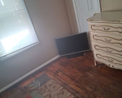 Raijon (Has a House) on iROOMit. Room in the 2 Bedroom 1BA Pet-Friendly...