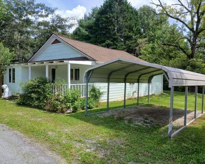 Cute 2 bedroom/2 bath home located in downtown Tiger, Ga, area.  Recently renovated, about 1000 sq ft, hvac system, wood burning stove, washer/dryer hook ups.

For cash sale.  

Sale price is at $154,900, looking for cash offers.

Reply to this ad if interested.  Update:  Pending sale, accepting back up offers.