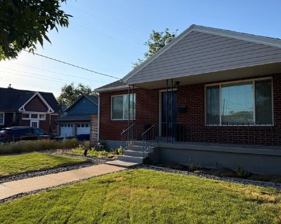 Total rooms: 3. Deposit: $0.00 * Utilities included?: No * Fees apply?: No. No preference. Non-smoking. Not for couples. Age preference: 21 - 30. Furnishings: Unfurnished * Yard/patio: Yes * Disabled access: * Living room: shared * Broadband included: Yes. Availability Available Nov 16 2025 Minimum term 12 months Maximum term None Short rentals considered. Hey everyone! My name is Luis. Lukas a...