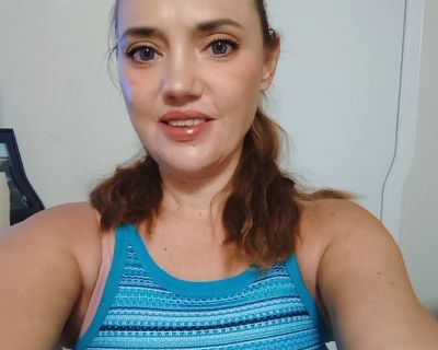 Melanie - Needs an Apartment on iROOMit or a Room