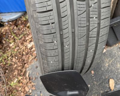 Rivian 21 rim and pirelli stock tired