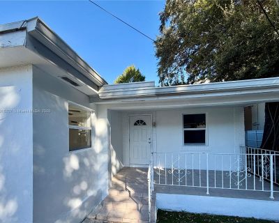 3 Bedroom 2BA 913 ft Apartment For Rent in Miami, FL