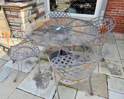 495 Wrought Iron Patio Table and Chairs