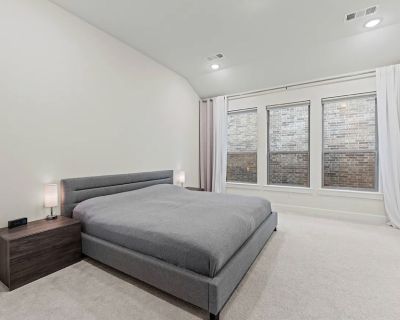 Pet friendly $900 per month room to rent in Lebanon