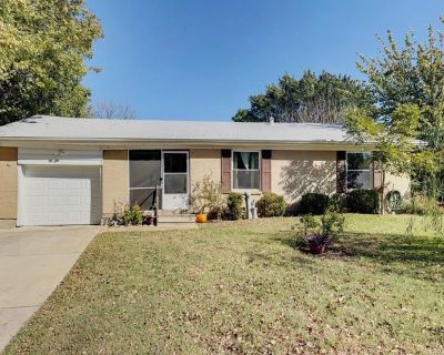 3 Bedroom 1BA 1001 ft Single Family House For Sale in Arlington, TX