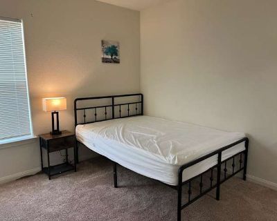 Available on: now. Furnished. Parking available * Internet included * LGBTQ+ friendly * Students welcome * 40+ years welcome PadSplit will require background checks for this room Learn more. Private Rooms in High-quality & comfortable Mont Belvieu House, starting from $151/week, all utilities and Wifi included. Enjoy living in a newly-renovated House. This comfortable home is decorated with mod...