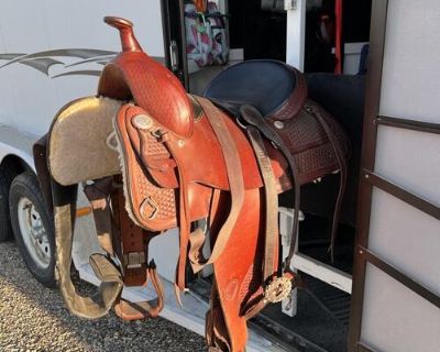 16 Full QH bars Hereford Brand Texan trail saddle. Very comfortable saddle in