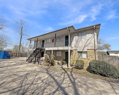 427 Pinchback Rd. Move-In for Less Just Your Deposit and App Fee! Thats right no rent due upfront! Unlock your new home by paying only the security deposit and application fee. But dont wait this limited-time offer wont stick around! Welcome to 401 Pinchback Road a cozy and convenient one-bedroom, one-bathroom apartment located just minutes from the popular Dowlen and Phelan intersection. With ...