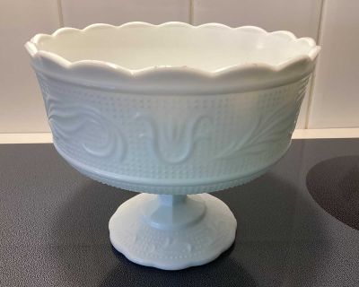 Vintage Pedestal Milk Glass Bowl With Raised Design Fruit/Dessert Bowl Home Decor Kitchen