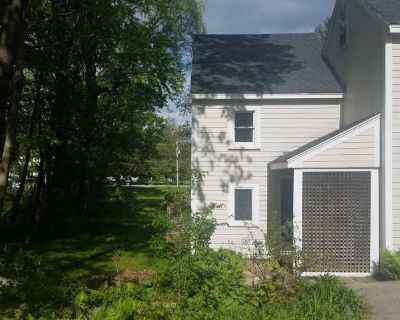 2 Bedroom 1BA 700 ft Apartment For Rent in Durham, NH