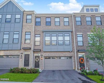 4 Bedroom 3BA 2836 ft Townhouse For Rent in Middletown, NJ