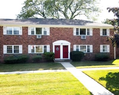 1 Bedroom 1BA Condo For Sale in Wayne, NJ