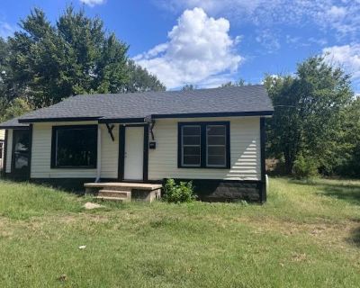 3 Bedroom 2BA Home For Rent in Paris, Texas