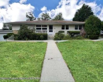 4 Bedroom 2BA 1692 ft Furnished Apartment For Rent in Monmouth County, NJ