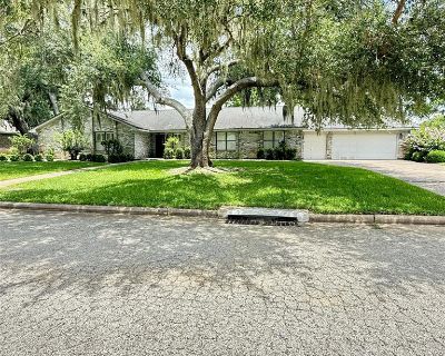3 Bedroom 2BA 2615 ft Single-Family House For Sale in West Columbia, TX