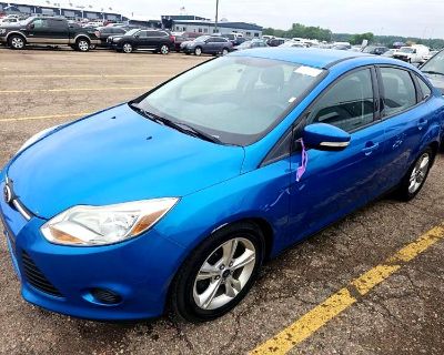 2014 Ford Focus SE, 4dr sedan, reliable 2.0 4cyl, rare color !