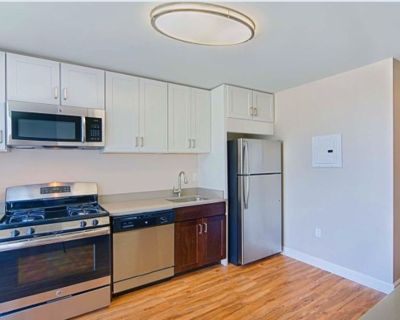 Waverly Apartments: move in by the 10th for free month of rent